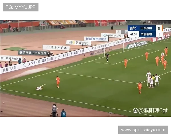 莱切边路迅猛突破，速度优势引领进攻